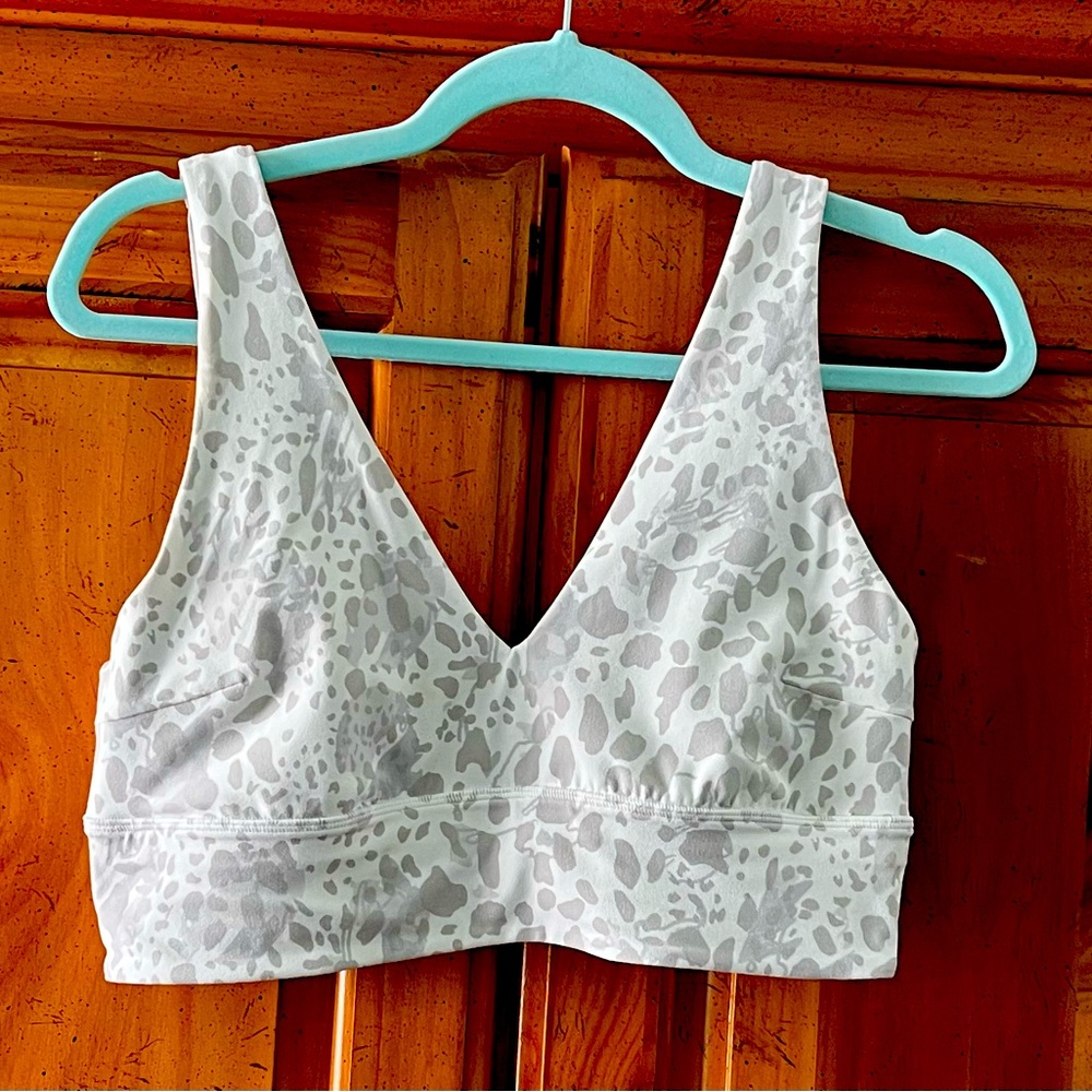 Lululemon Align V-Neck Like New Sport Bra C/D Cups Size 10 Light Support